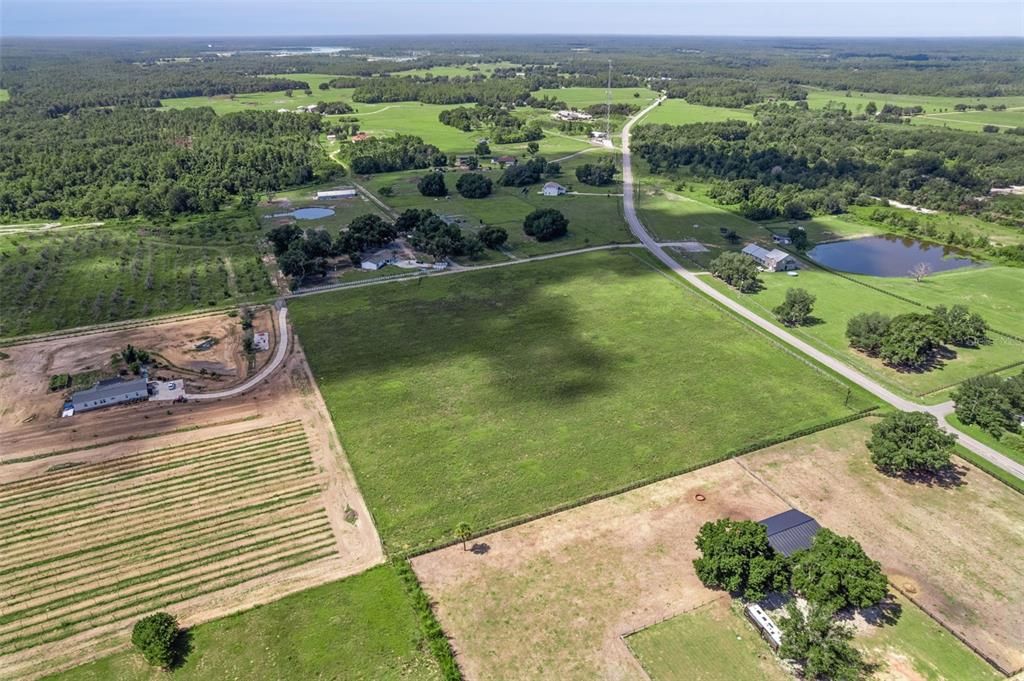 На продажу: $589,000 (9.49 acres)