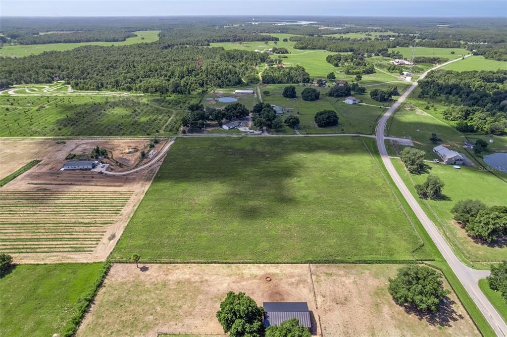 На продажу: $589,000 (9.49 acres)
