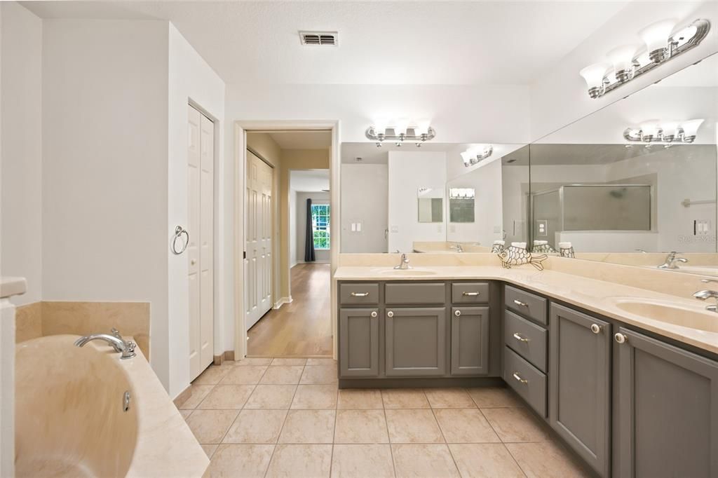 For Sale: $259,900 (3 beds, 2 baths, 1516 Square Feet)