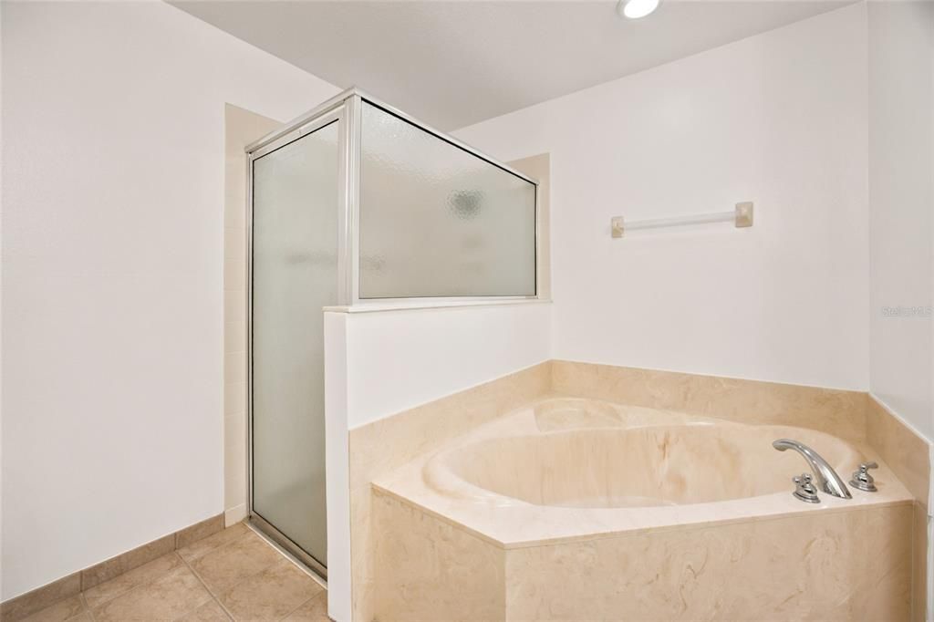 For Sale: $259,900 (3 beds, 2 baths, 1516 Square Feet)