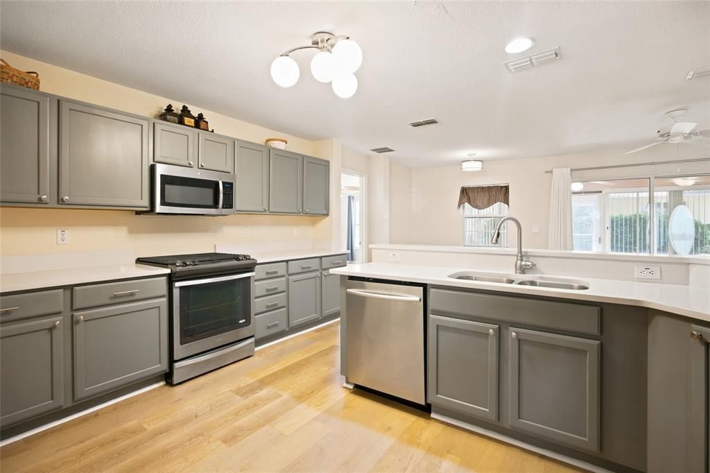 For Sale: $259,900 (3 beds, 2 baths, 1516 Square Feet)