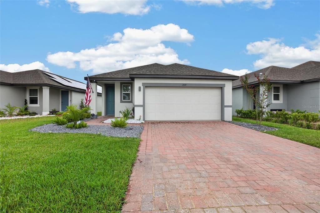 For Sale: $349,995 (3 beds, 2 baths, 1483 Square Feet)
