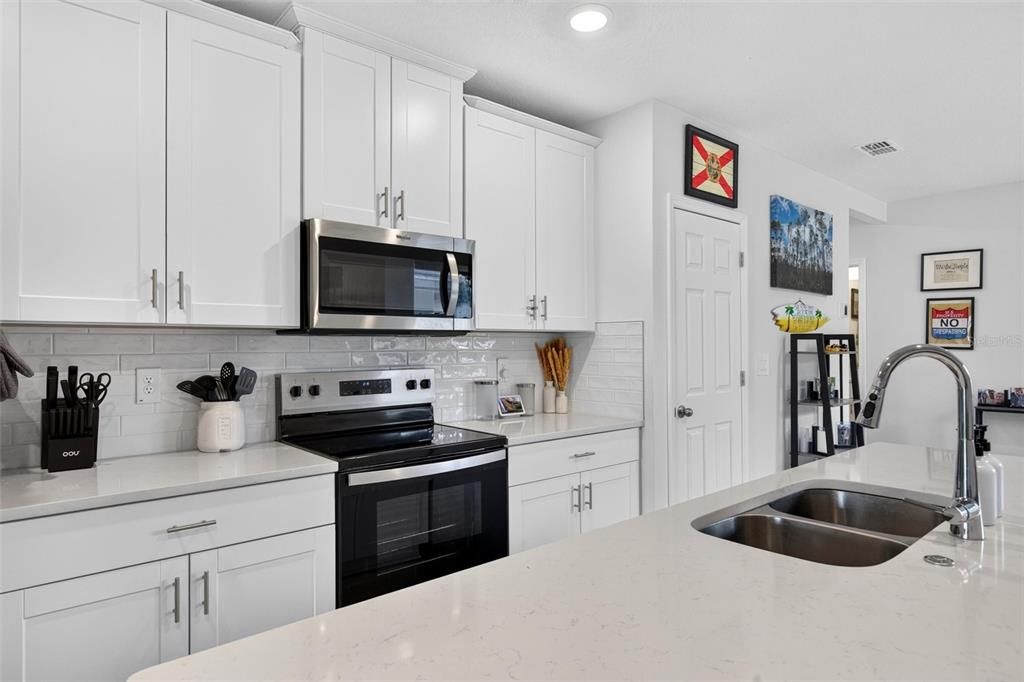 For Sale: $349,995 (3 beds, 2 baths, 1483 Square Feet)