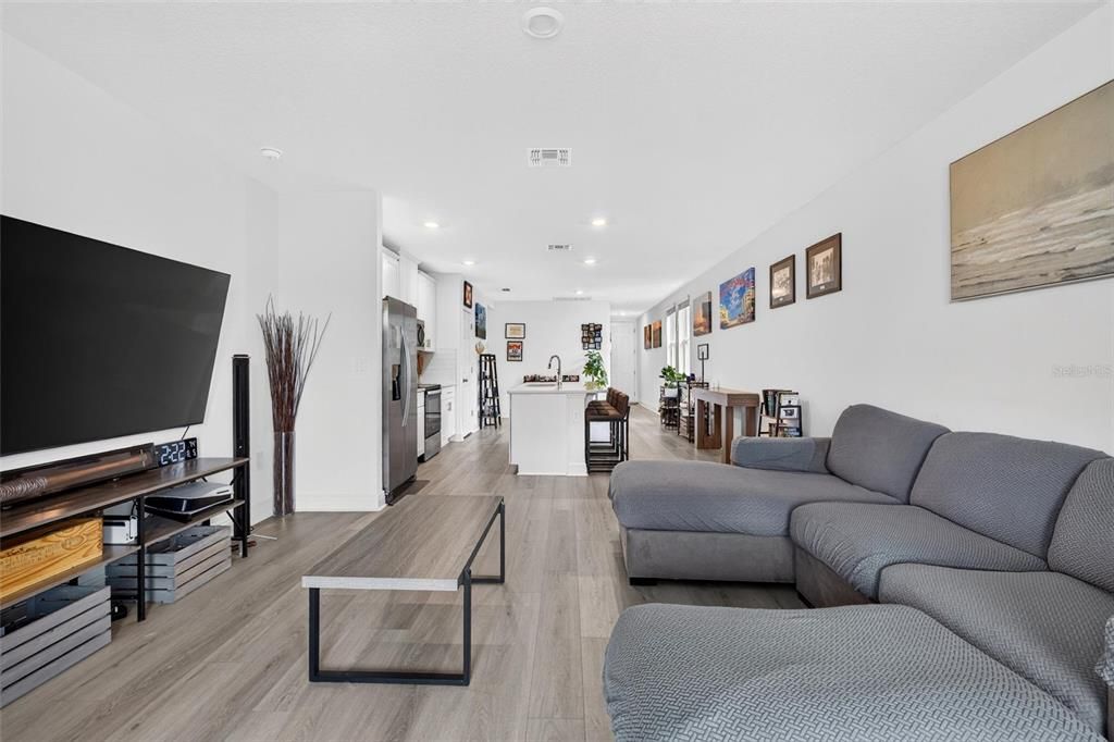 For Sale: $349,995 (3 beds, 2 baths, 1483 Square Feet)