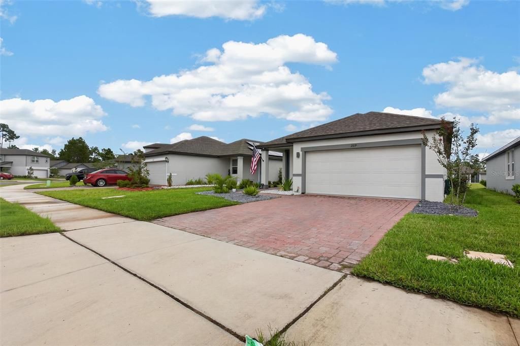 For Sale: $349,995 (3 beds, 2 baths, 1483 Square Feet)