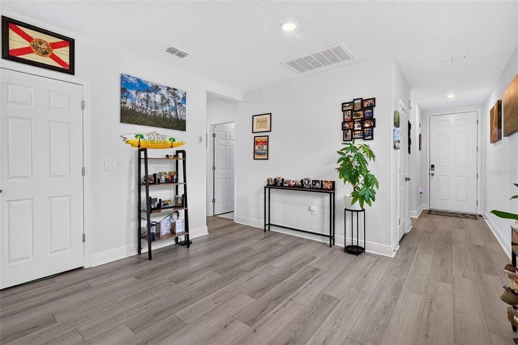 For Sale: $349,995 (3 beds, 2 baths, 1483 Square Feet)