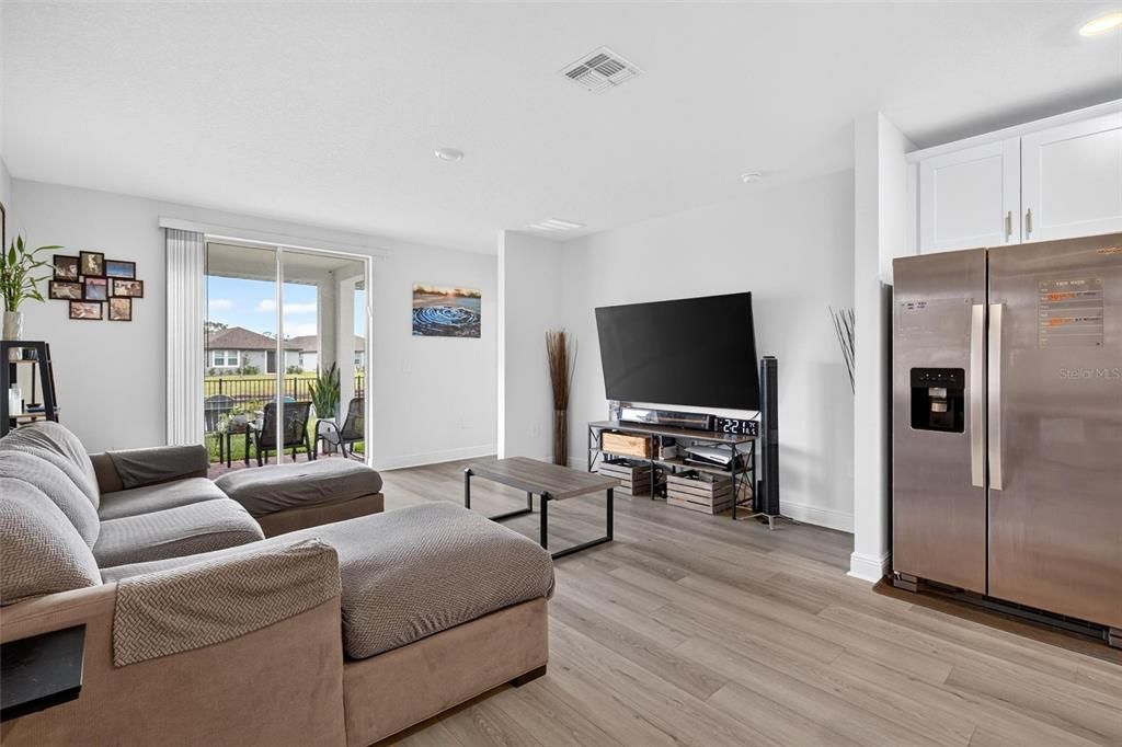 For Sale: $349,995 (3 beds, 2 baths, 1483 Square Feet)