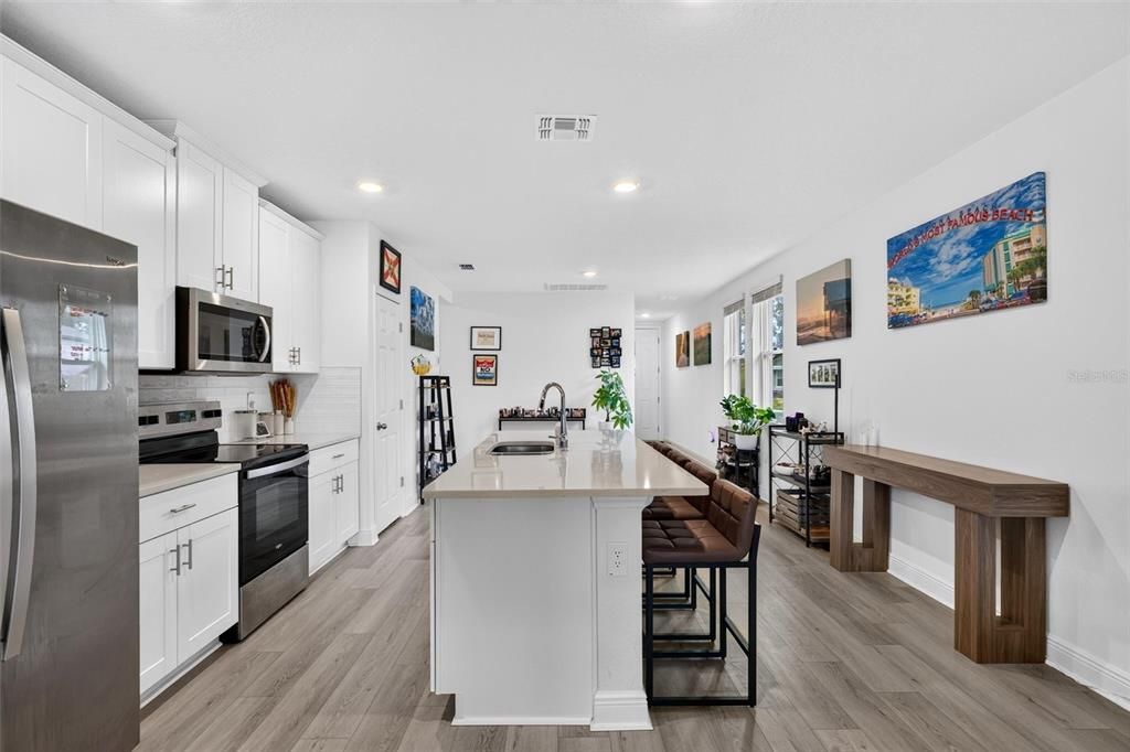 For Sale: $349,995 (3 beds, 2 baths, 1483 Square Feet)