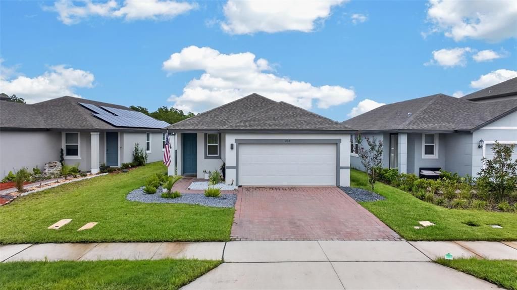For Sale: $349,995 (3 beds, 2 baths, 1483 Square Feet)
