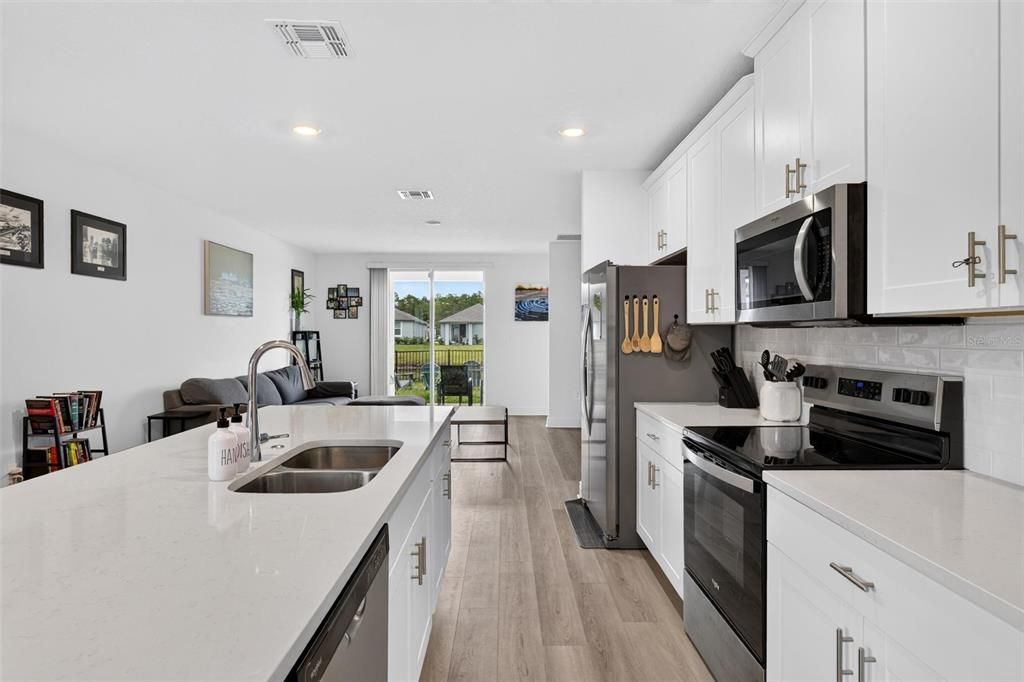 For Sale: $349,995 (3 beds, 2 baths, 1483 Square Feet)