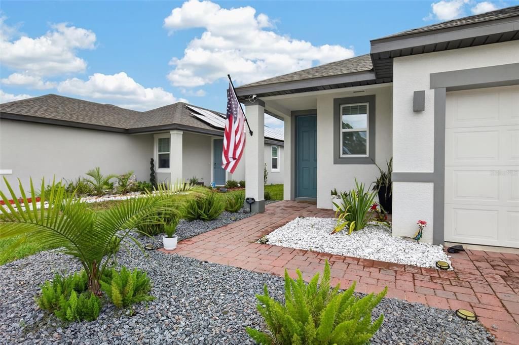 For Sale: $349,995 (3 beds, 2 baths, 1483 Square Feet)