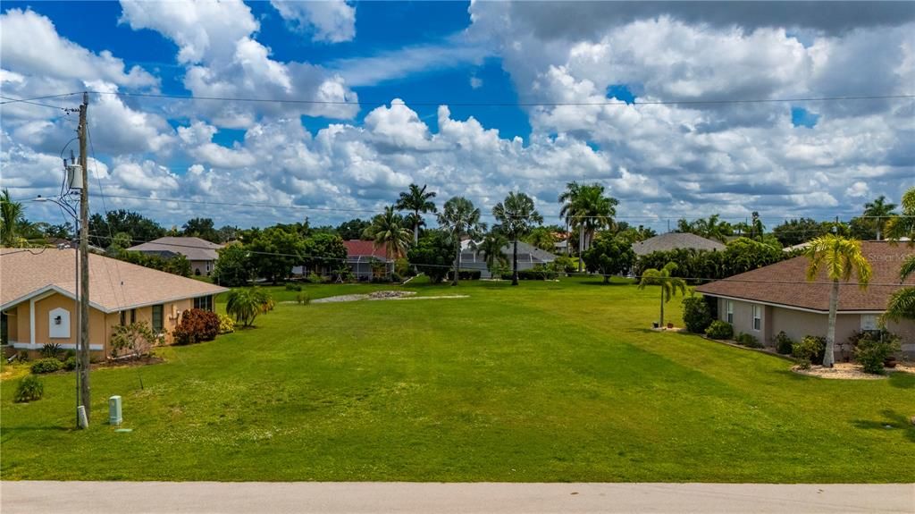 На продажу: $57,900 (0.22 acres)