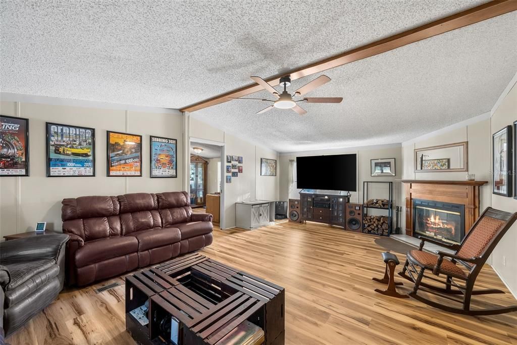 For Sale: $455,000 (3 beds, 2 baths, 1680 Square Feet)