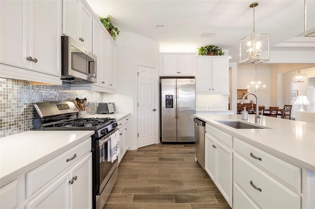 For Sale: $700,000 (3 beds, 2 baths, 2434 Square Feet)