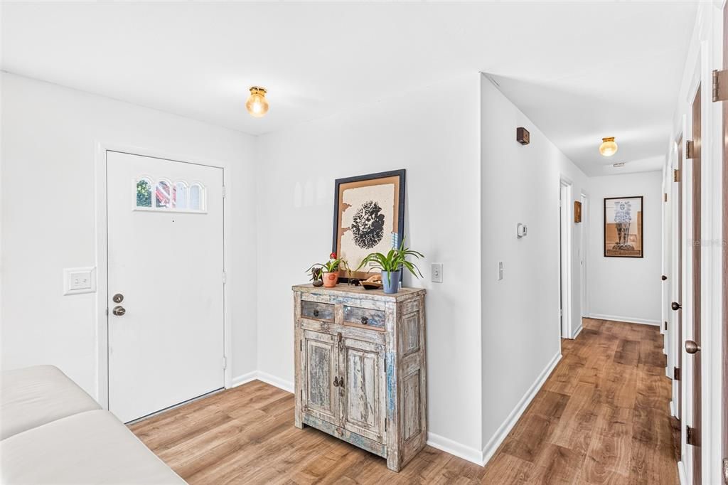 For Sale: $355,000 (3 beds, 2 baths, 1287 Square Feet)