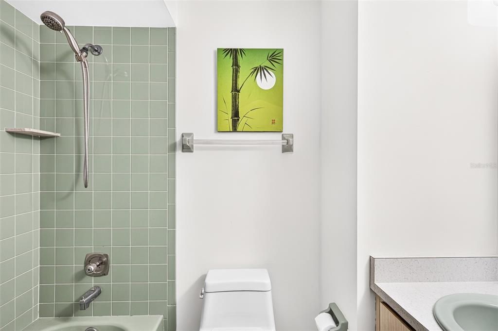 For Sale: $355,000 (3 beds, 2 baths, 1287 Square Feet)