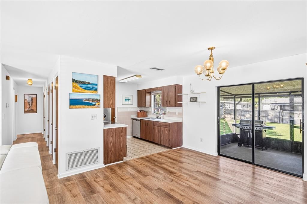 For Sale: $355,000 (3 beds, 2 baths, 1287 Square Feet)