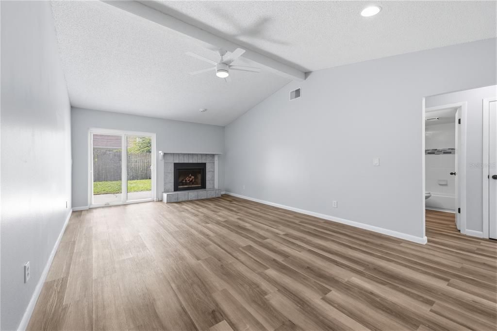 For Rent: $2,200 (3 beds, 2 baths, 1209 Square Feet)