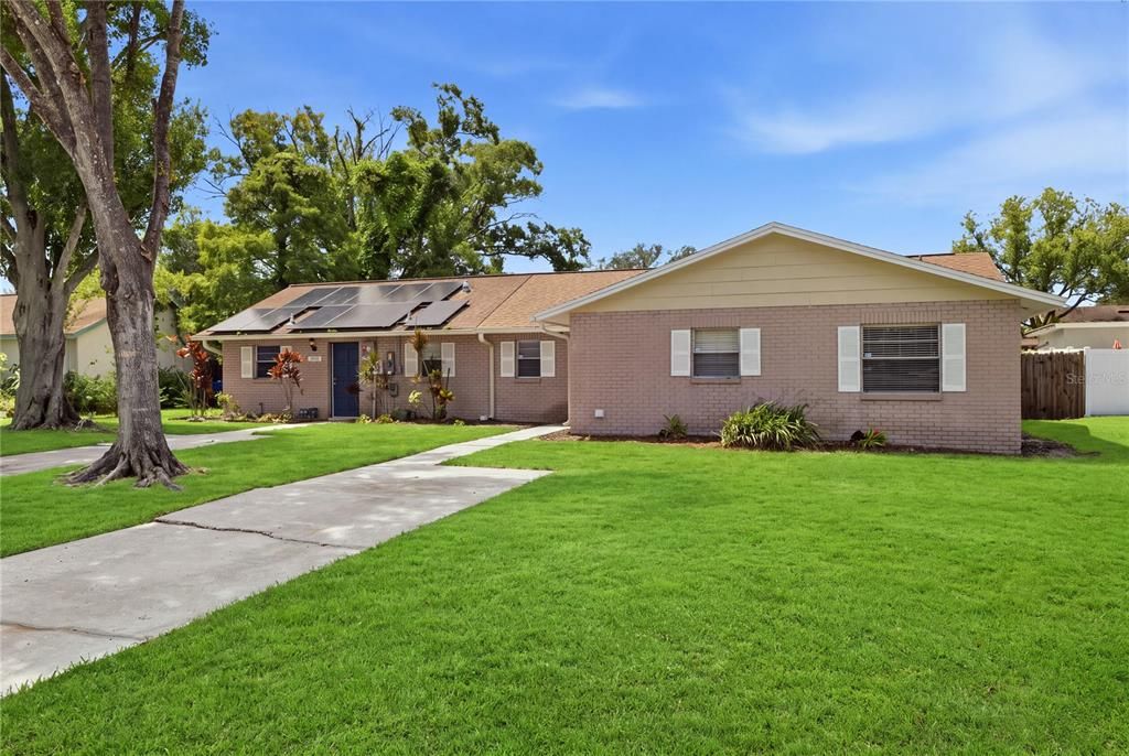 For Rent: $2,200 (3 beds, 2 baths, 1209 Square Feet)