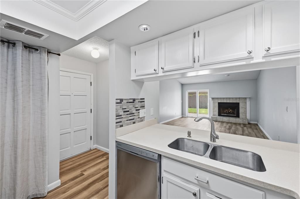 For Rent: $2,200 (3 beds, 2 baths, 1209 Square Feet)