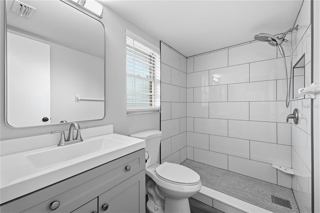 For Rent: $2,200 (3 beds, 2 baths, 1209 Square Feet)