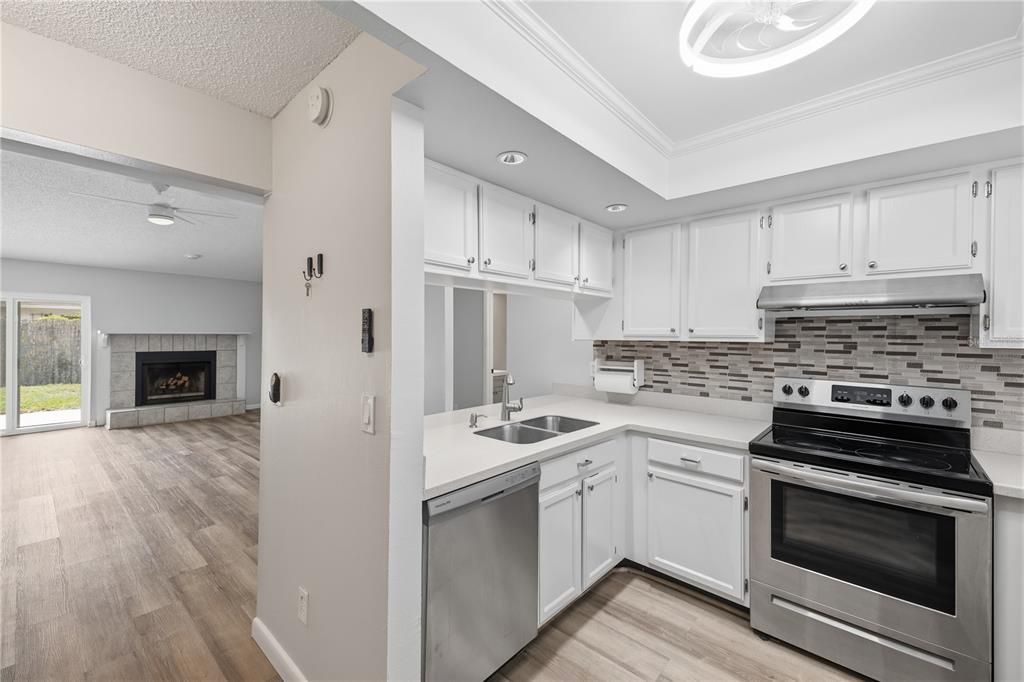 For Rent: $2,200 (3 beds, 2 baths, 1209 Square Feet)