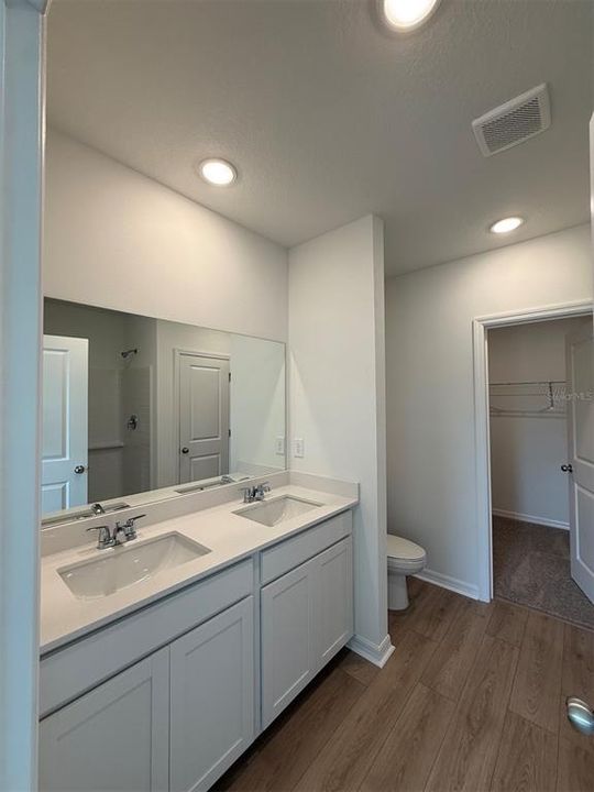 For Sale: $390,037 (5 beds, 3 baths, 2576 Square Feet)