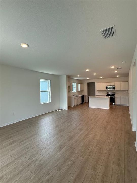 For Sale: $390,037 (5 beds, 3 baths, 2576 Square Feet)