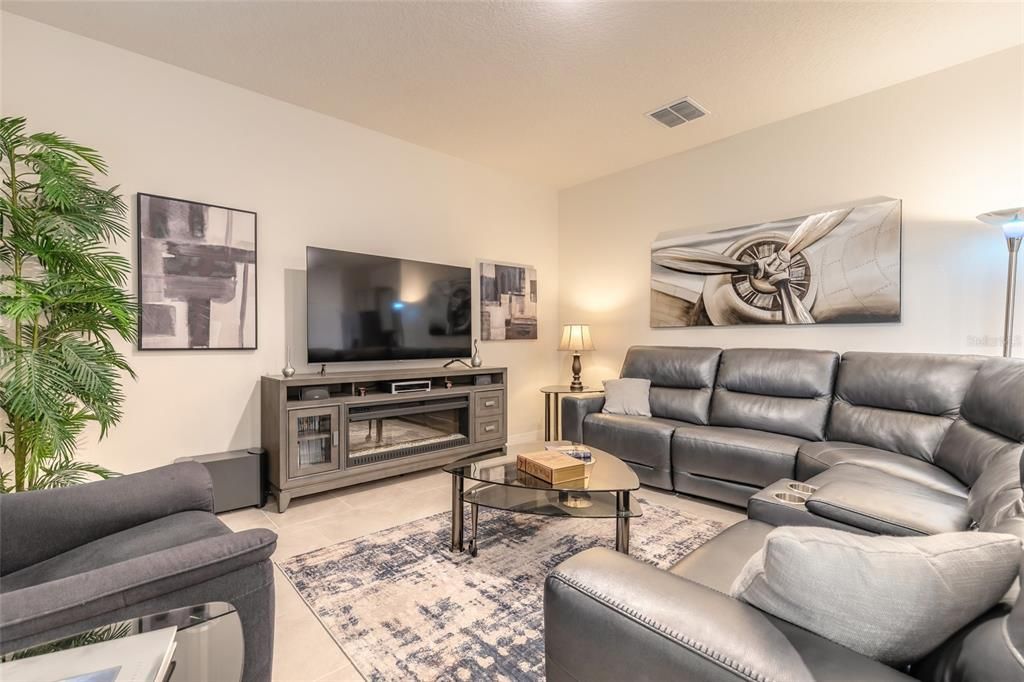 For Sale: $379,900 (3 beds, 2 baths, 1722 Square Feet)
