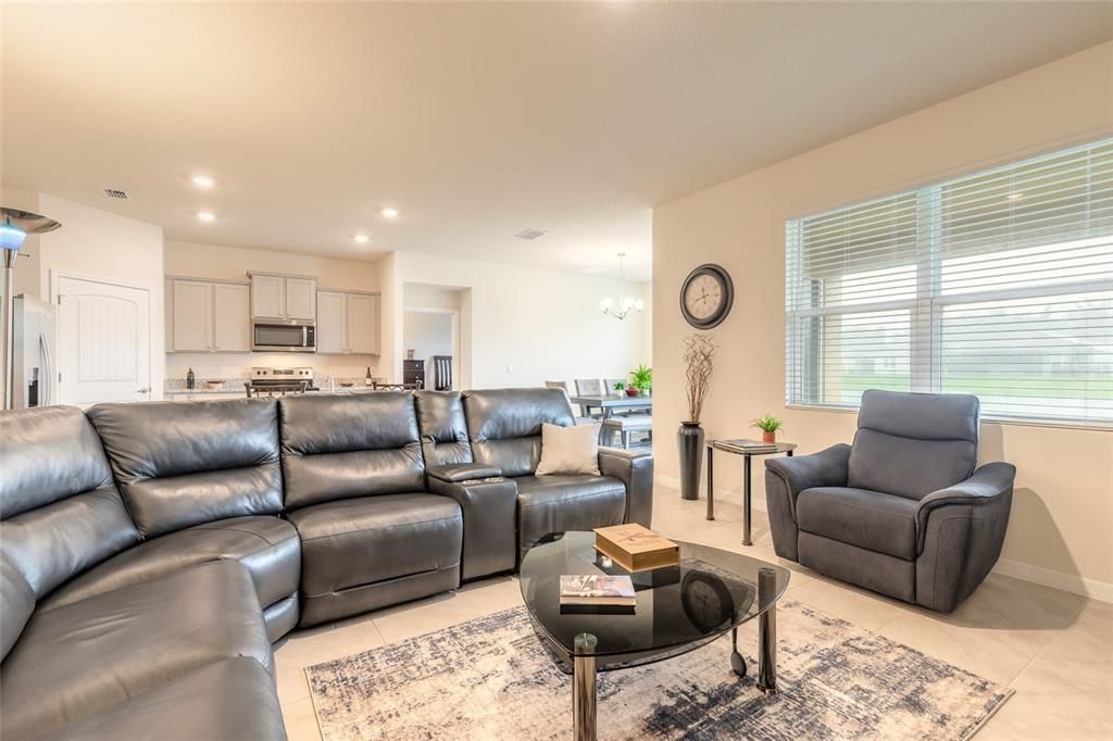 For Sale: $379,900 (3 beds, 2 baths, 1722 Square Feet)