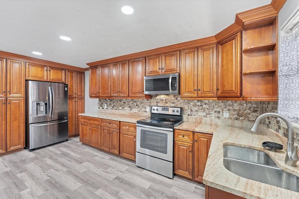 For Sale: $279,900 (3 beds, 2 baths, 1300 Square Feet)