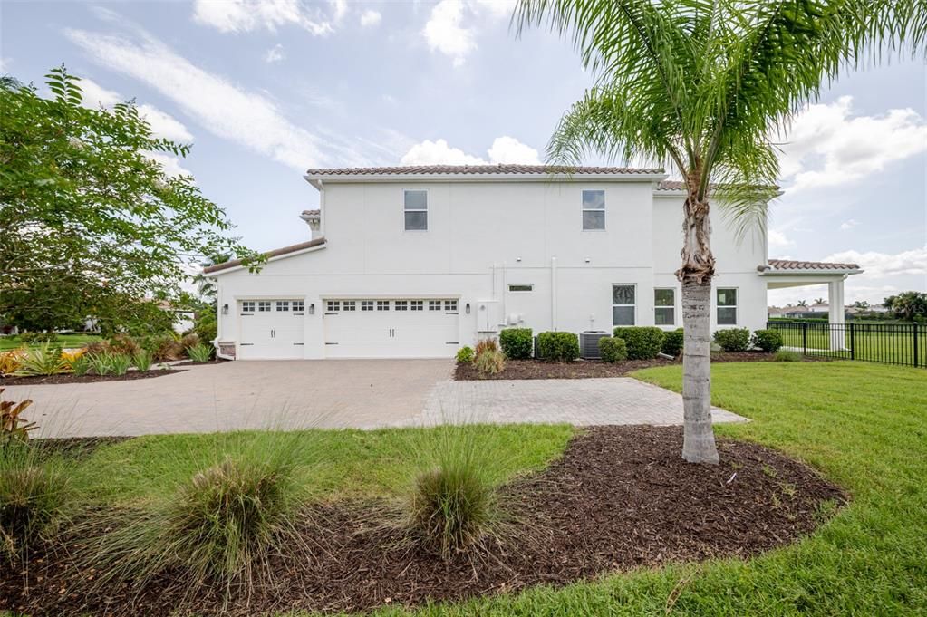For Sale: $1,090,000 (5 beds, 4 baths, 4420 Square Feet)