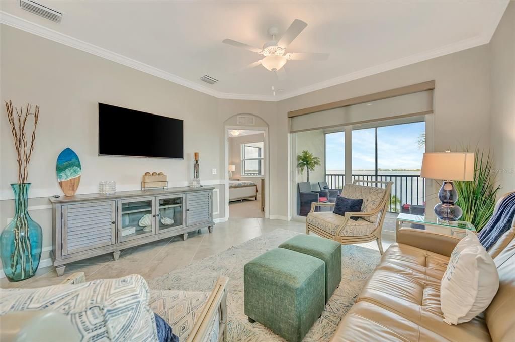 For Sale: $449,999 (3 beds, 2 baths, 1302 Square Feet)