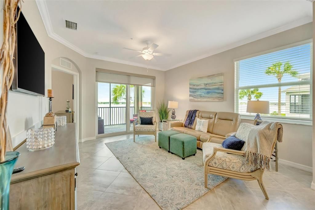 For Sale: $449,999 (3 beds, 2 baths, 1302 Square Feet)