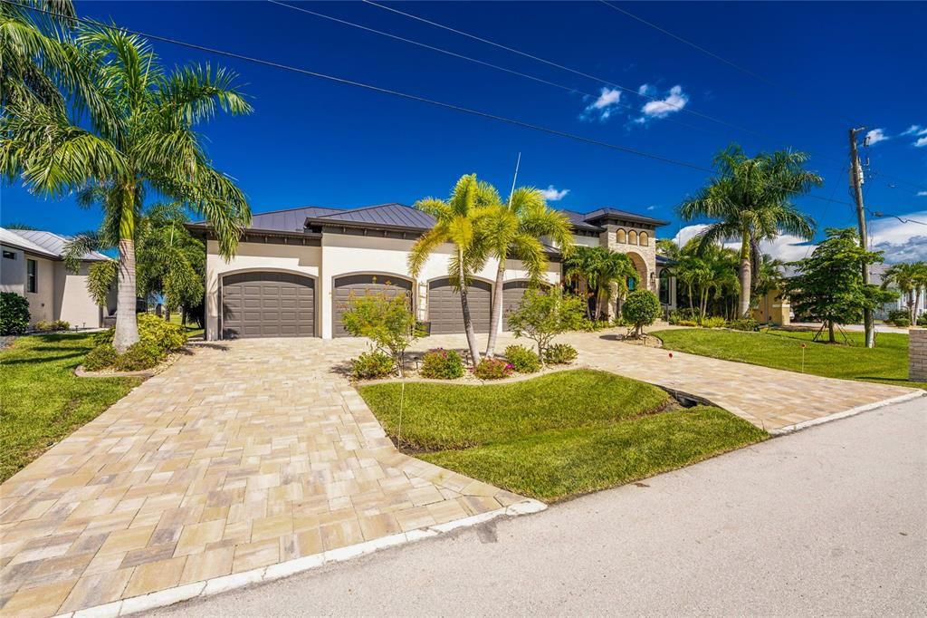 For Sale: $1,399,000 (4 beds, 3 baths, 2836 Square Feet)
