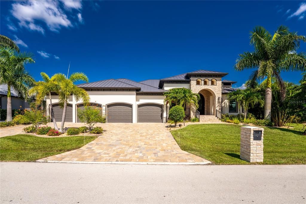 For Sale: $1,399,000 (4 beds, 3 baths, 2836 Square Feet)