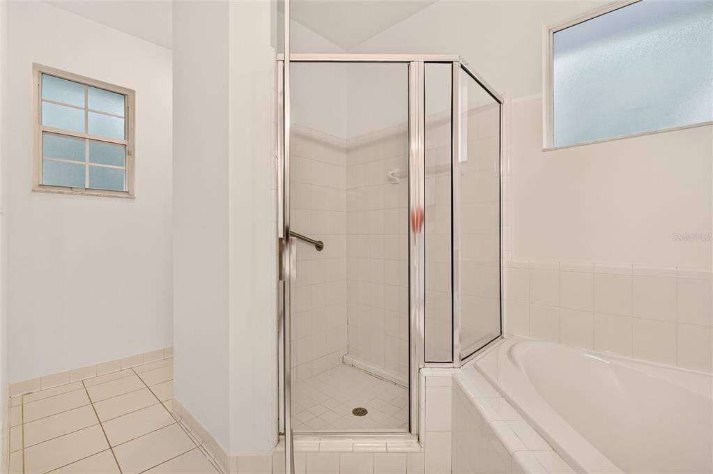 For Sale: $515,000 (5 beds, 2 baths, 2399 Square Feet)