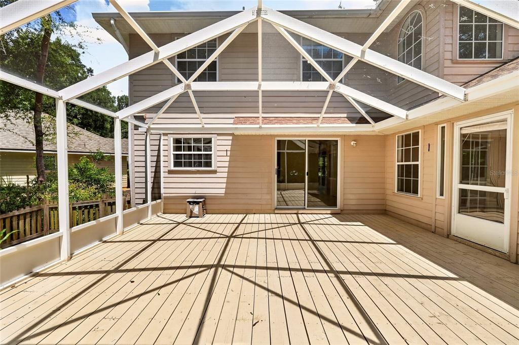 For Sale: $515,000 (5 beds, 2 baths, 2399 Square Feet)