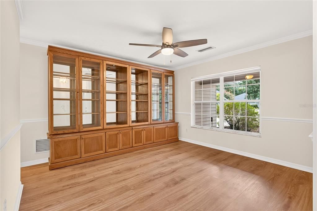 For Sale: $515,000 (5 beds, 2 baths, 2399 Square Feet)