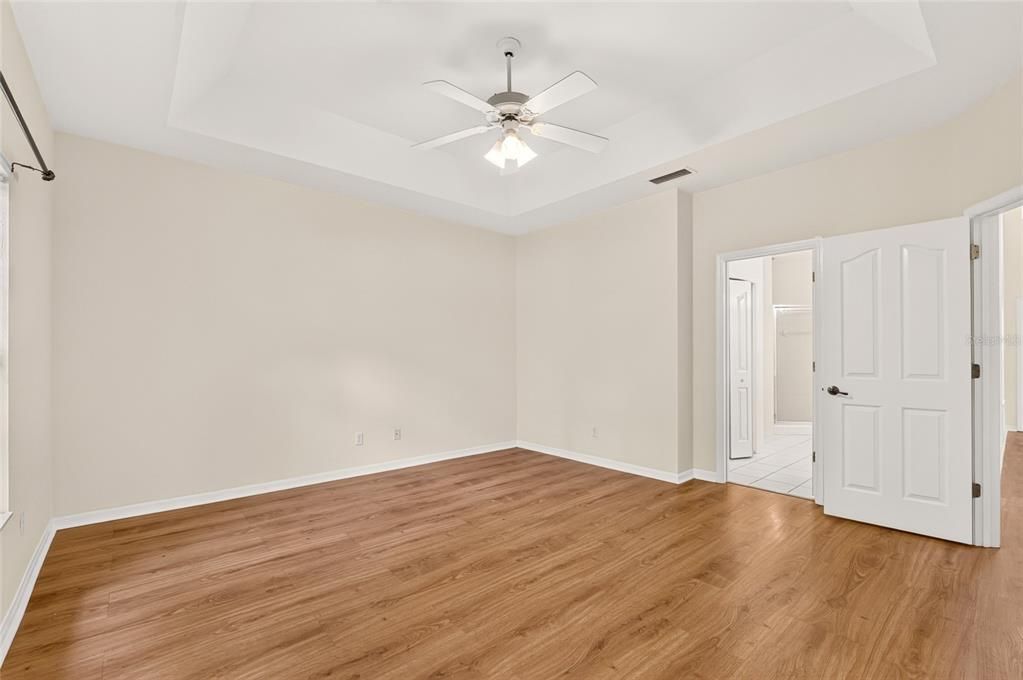 For Sale: $515,000 (5 beds, 2 baths, 2399 Square Feet)