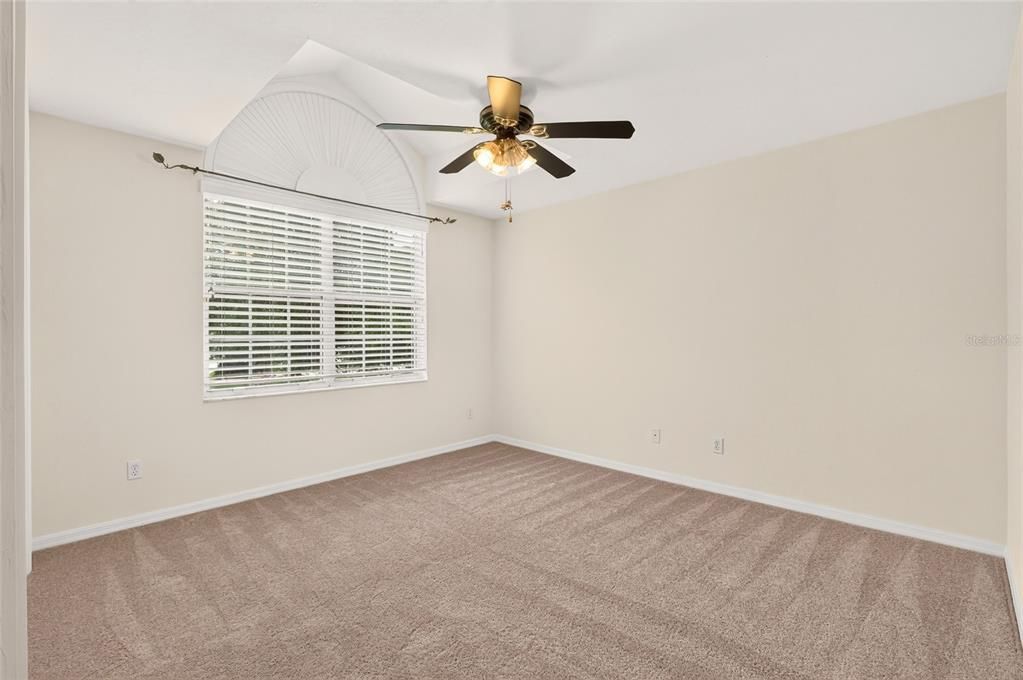 For Sale: $515,000 (5 beds, 2 baths, 2399 Square Feet)