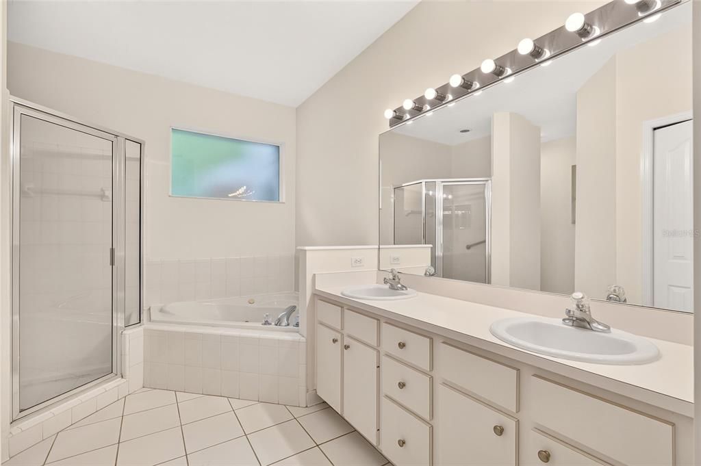 For Sale: $515,000 (5 beds, 2 baths, 2399 Square Feet)