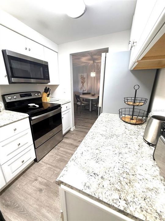 For Sale: $131,000 (1 beds, 1 baths, 630 Square Feet)