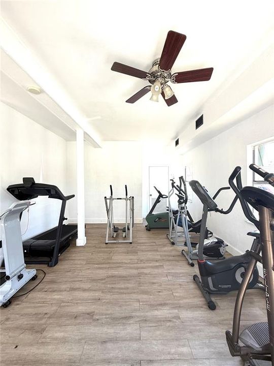 For Sale: $131,000 (1 beds, 1 baths, 630 Square Feet)