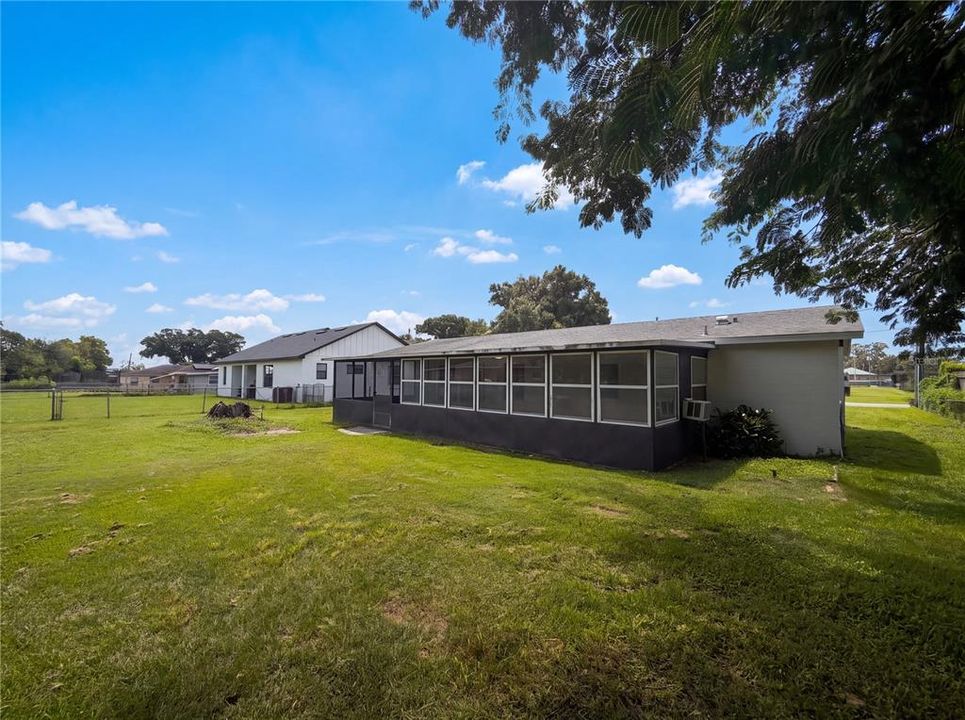 En Venta: $230,000 (3 camas, 2 baños, 1240 Pies cuadrados)
