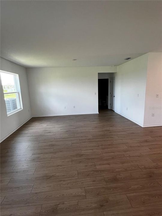 For Sale: $413,168 (5 beds, 3 baths, 2594 Square Feet)