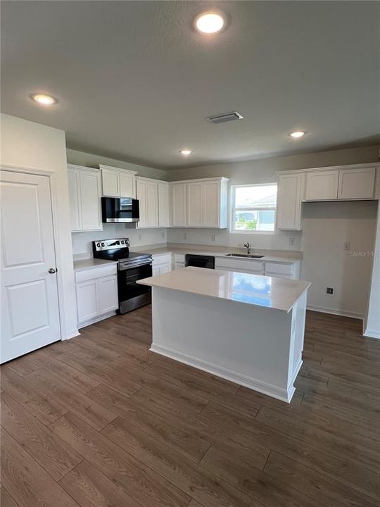 For Sale: $413,168 (5 beds, 3 baths, 2594 Square Feet)