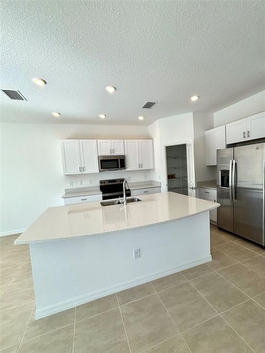 For Rent: $2,200 (3 beds, 2 baths, 1555 Square Feet)