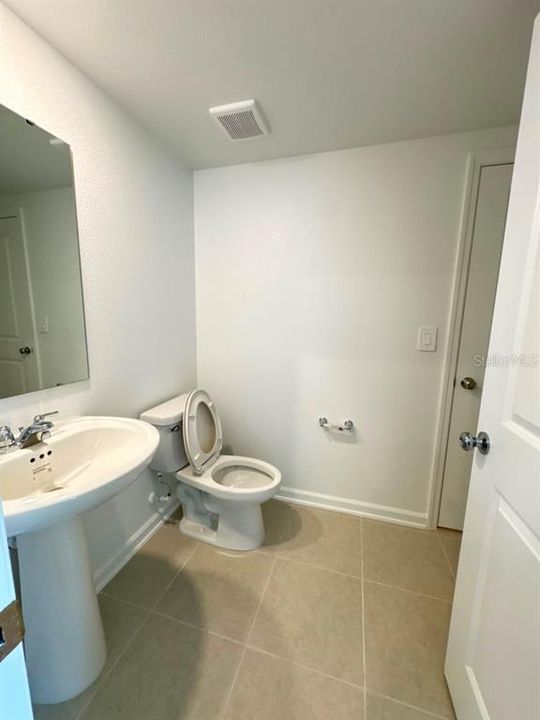 For Rent: $2,400 (3 beds, 2 baths, 1834 Square Feet)