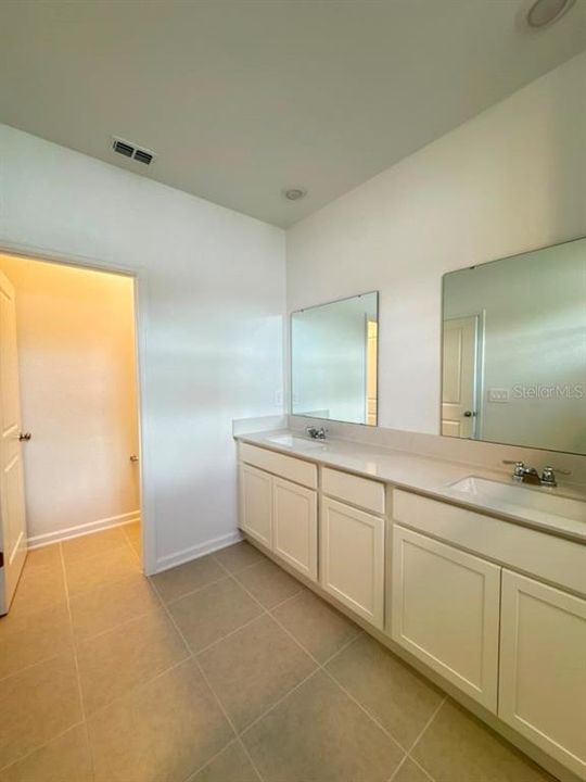 For Rent: $2,400 (3 beds, 2 baths, 1834 Square Feet)